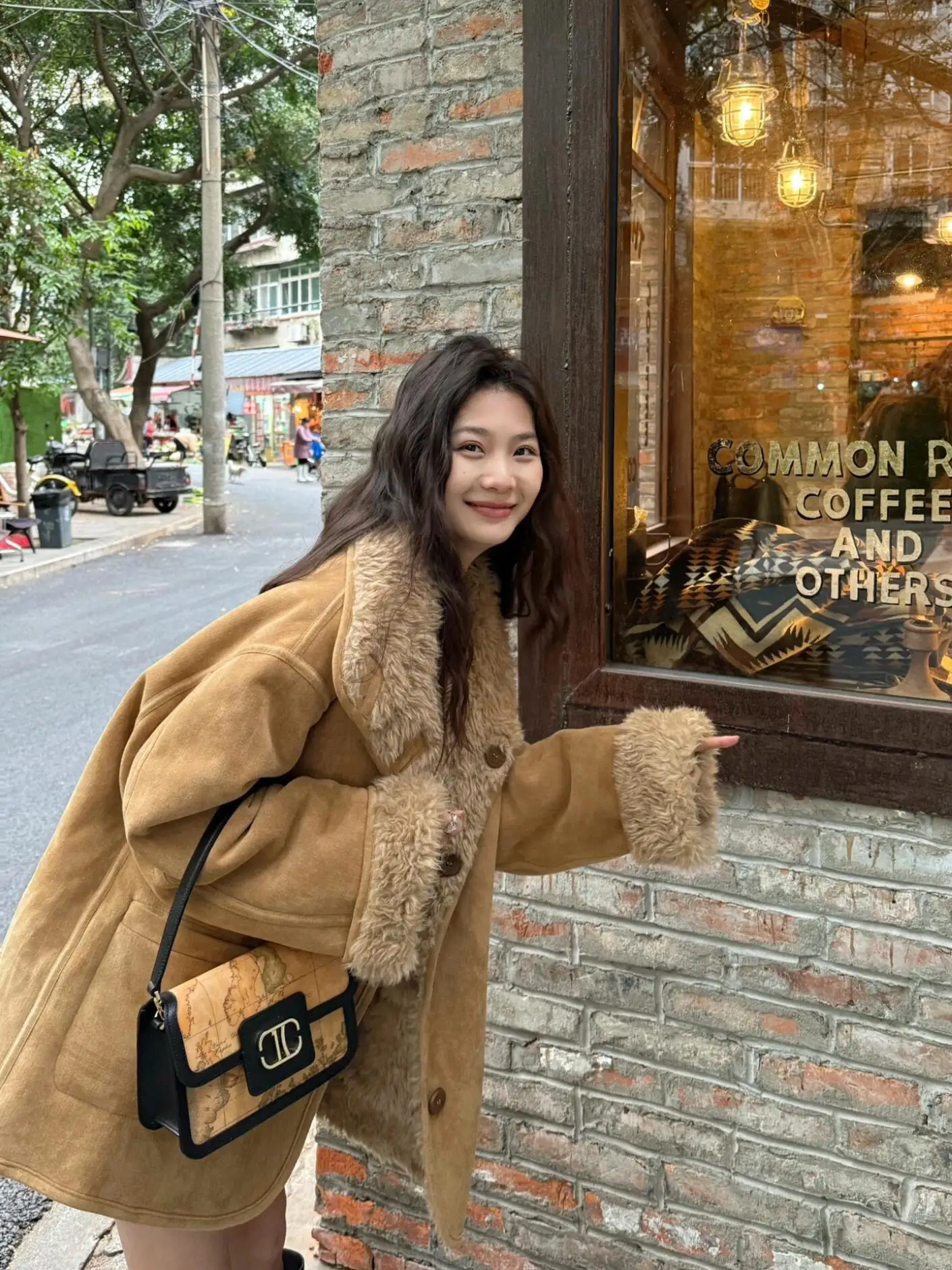 Eco-friendly fur two-sided all-in-one lambskin motorcycle jacket, loose and thick suede fur coat for women in autumn and winter