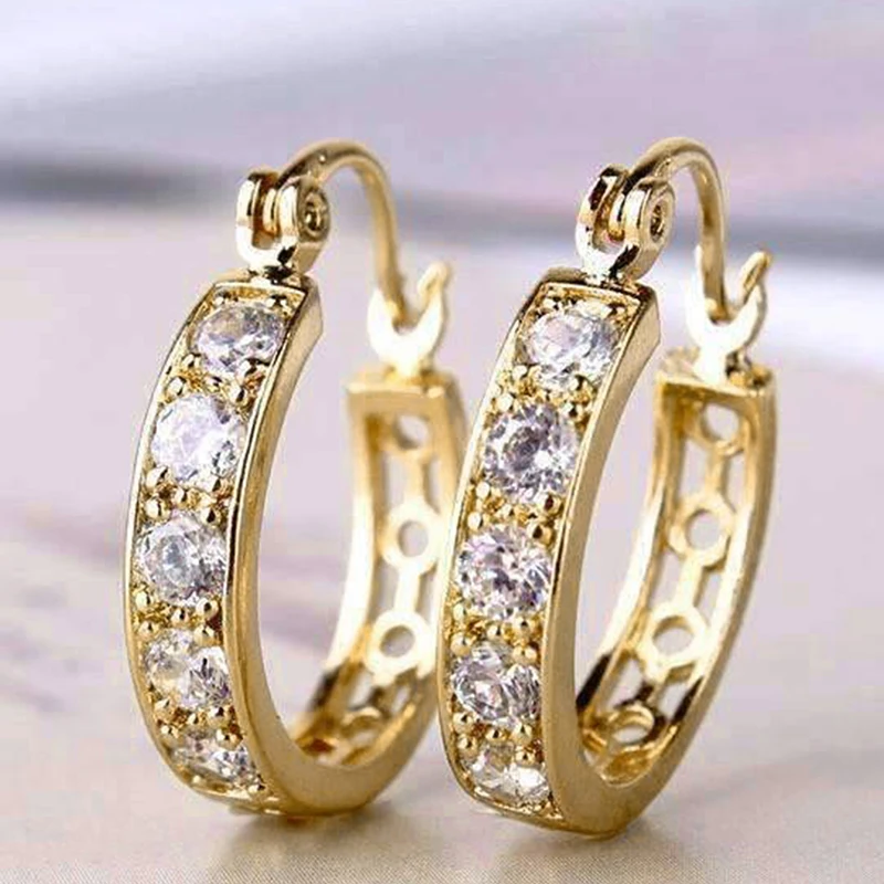 Huitan Gold Farbe Creolen für Frauen modernes Temperament weibliche Ohr Kreis Accessoires exquisite gepflasterte cz Modeschmuck