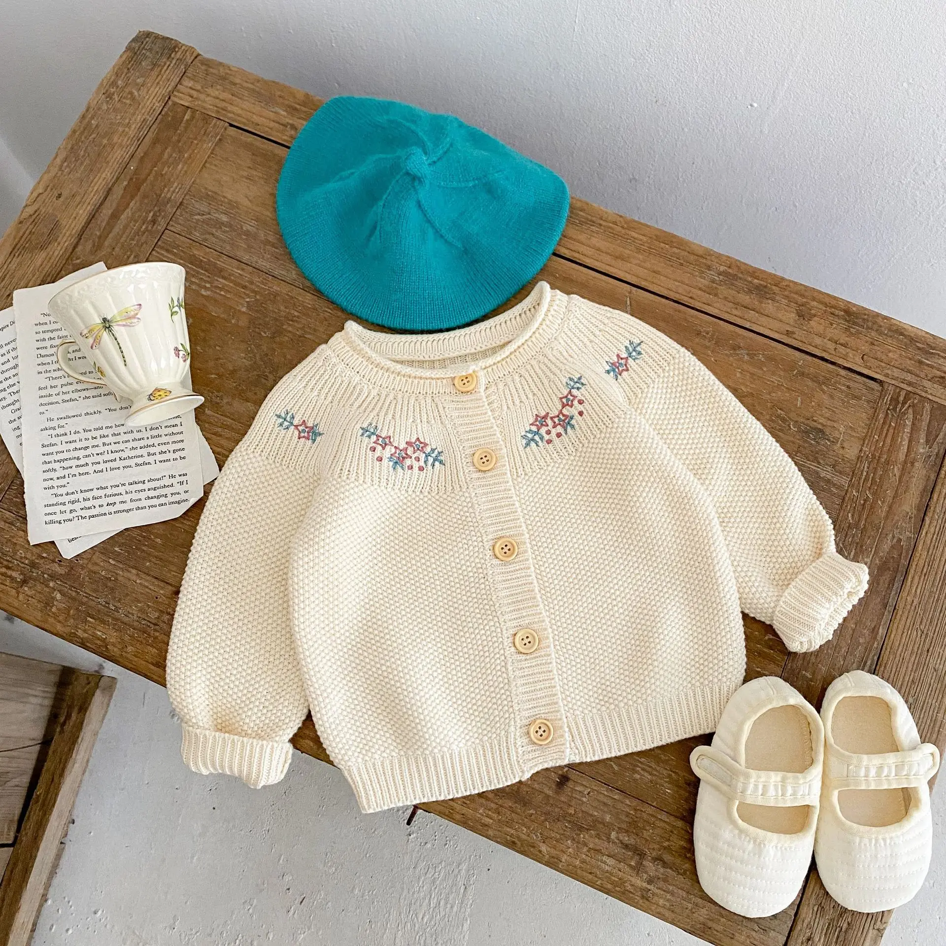 1-3 Y2023 autumn versatile baby cotton yarn 0-3 years old simple embroidered long sleeve knitted cardigan jacket