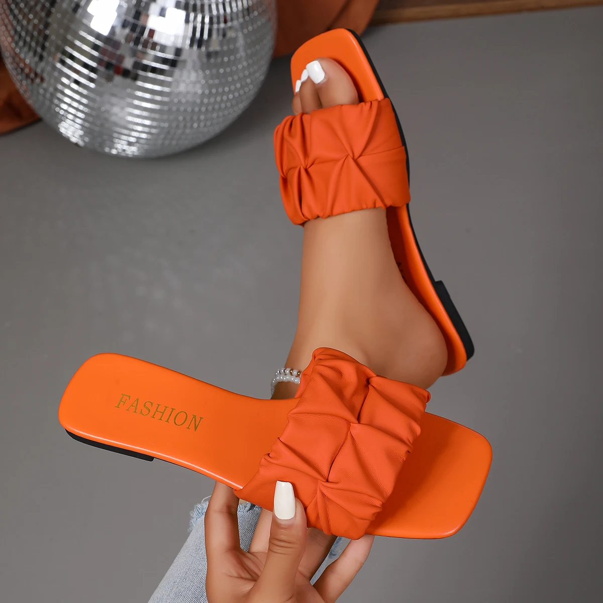 Summer New Elegant Beach Flat Bottom Women's Slippers Fashionable Outerwear Lightweight Square Toe Comfortable Casual Slippers