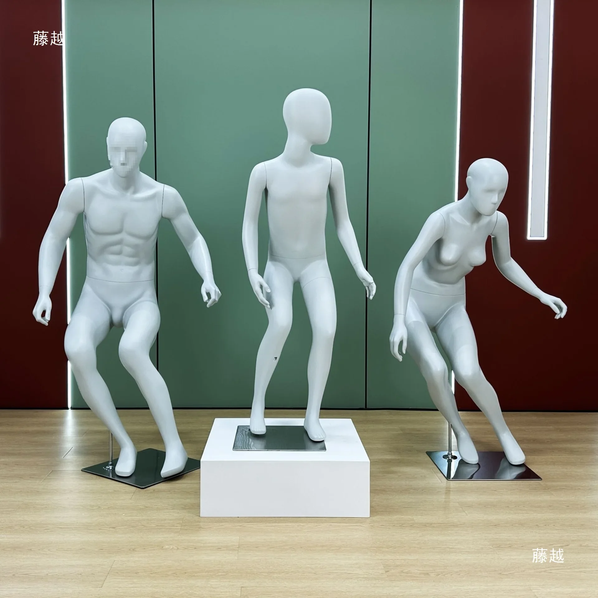 Outdoor Sports Clothing Store Muscle Men and Women Ski Posture Sports Model Props Dummy