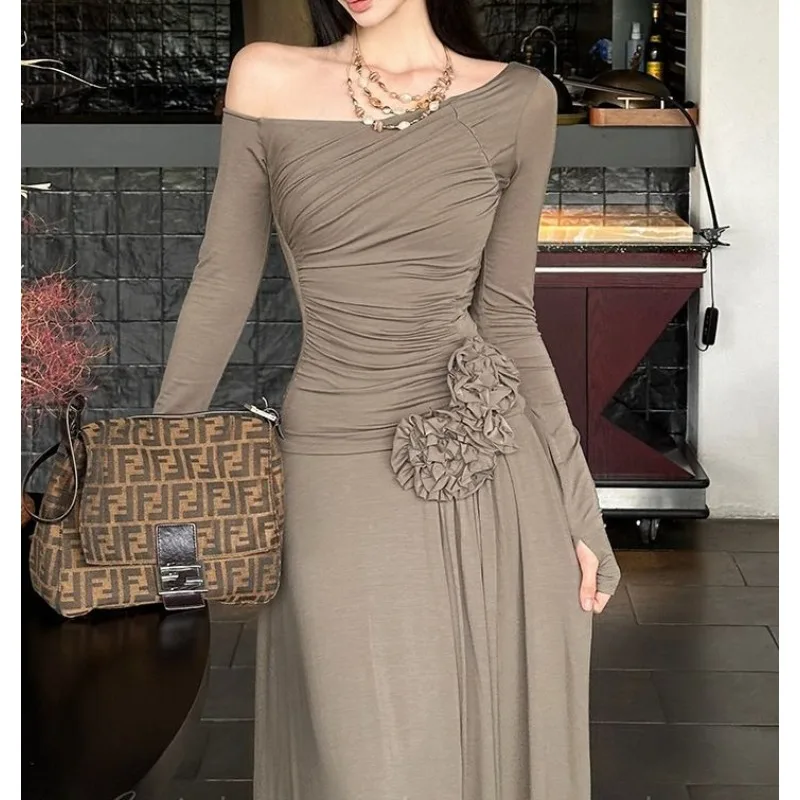 

French-style High-end Off-shoulder Pleated Three-dimensional Decoration Detachable Flower Multi-wear Long Dress 2025