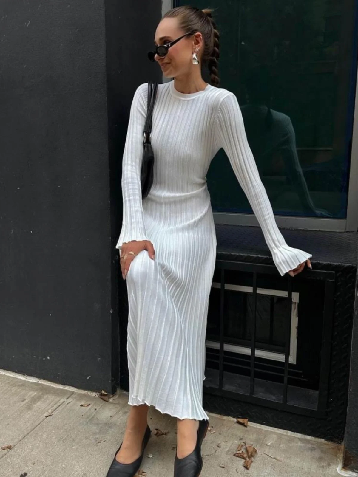 여성용 니트 롱 드레스 벨 슬리브와 스트라이프 섹시한 미드 웨이스트 디자인 순색 캐주얼 가을용