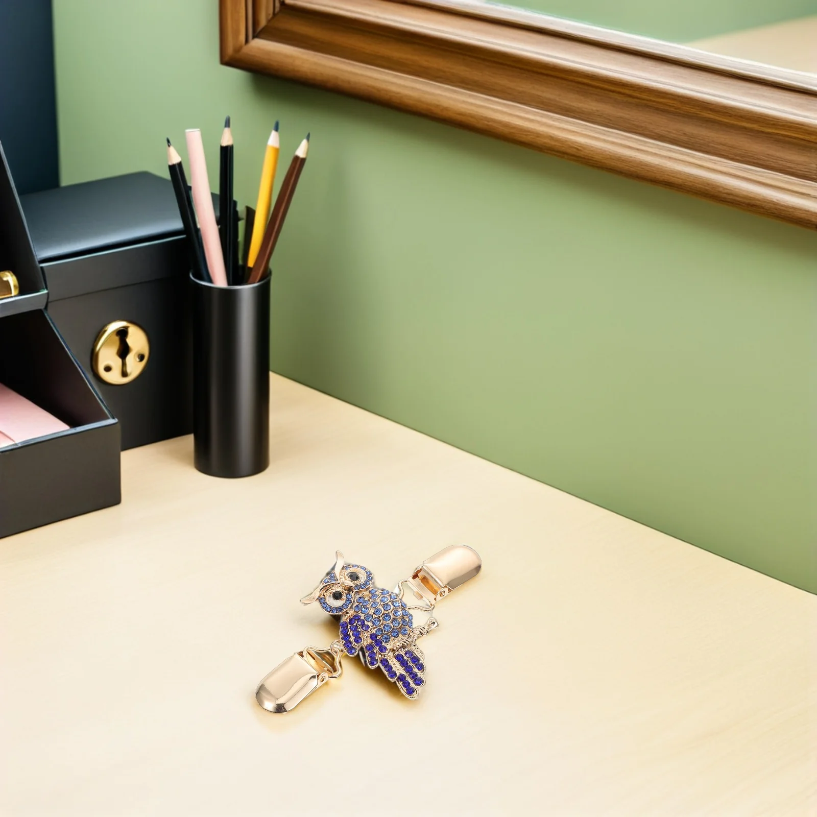 

4Pcs Sweater Brooch Pin Cardigan Clip Shawl Closure Clip Dress Scarf Holder Party Holiday Chic Brooch Pin