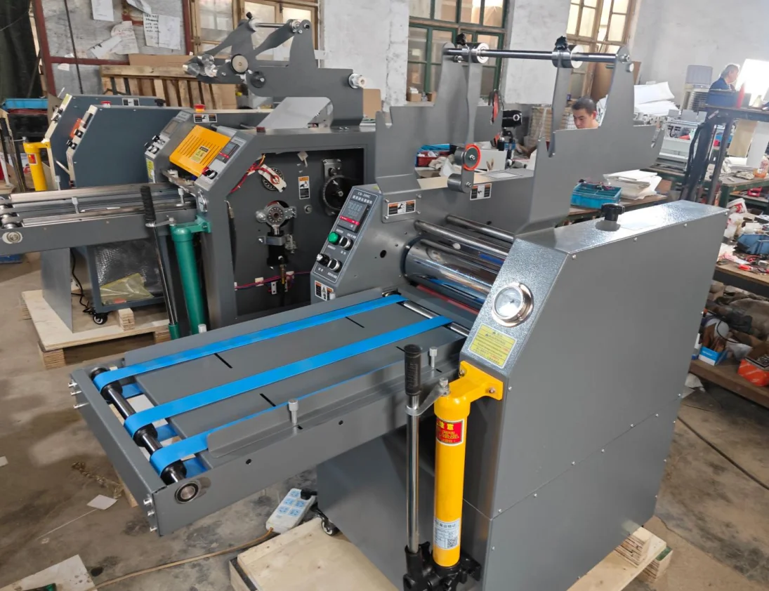 

CG8390 350mm Heavy Duty Hydraulic Thermal Laminator Machine with Rewinding Slitting for Commercial Use in Paper & Sticker Shop