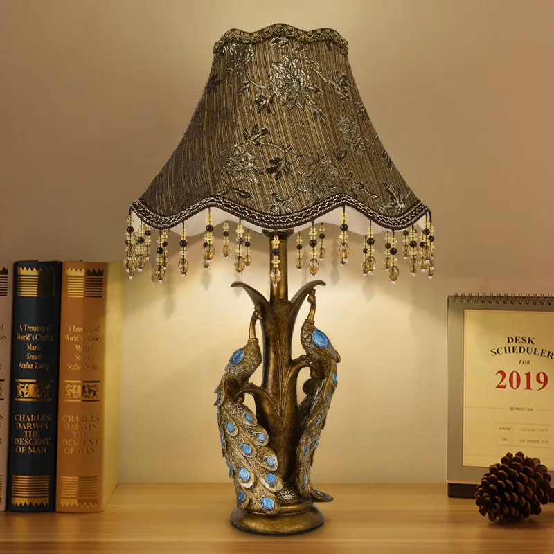 European Retro Resin Table Lamp Peacock Lamp Holder for Bedroom Bedside Table Lamp Living Room Sofa Vertical Lamp Indoor Lamp