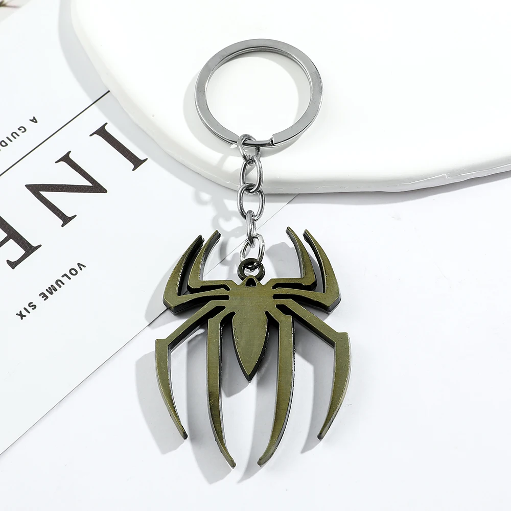 Spider-Man Metall-Schlüsselanhänger, modischer, schlichter Superhelden-Schlüsselanhänger, Unisex-Auto- und Rucksack-Deko-Accessoire für Fans – Detail 1