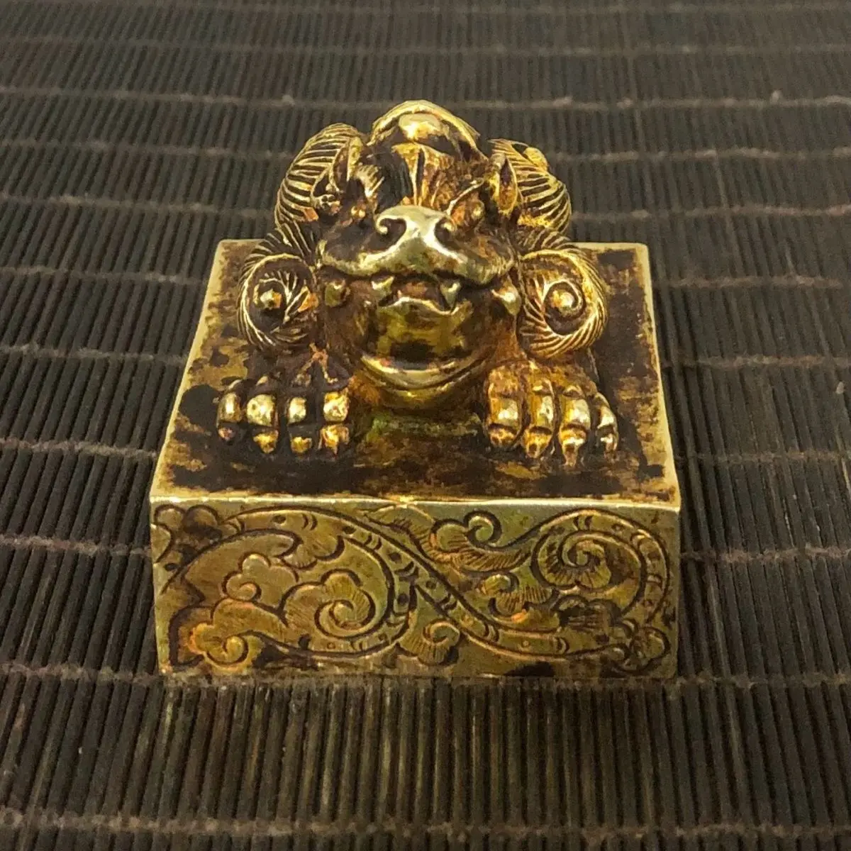 Gilt Bared teeth beast seal Ornament Decoration Tea Pet Figurines Desk Decor Accessories