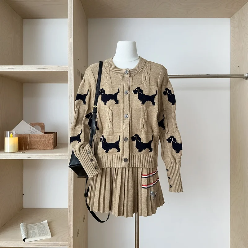 

Kidoscope Dog Pattern Knitted Sweater Cardigan And Pleated Skirt Two-Piece Set Korean Sle Long Sve round Neline