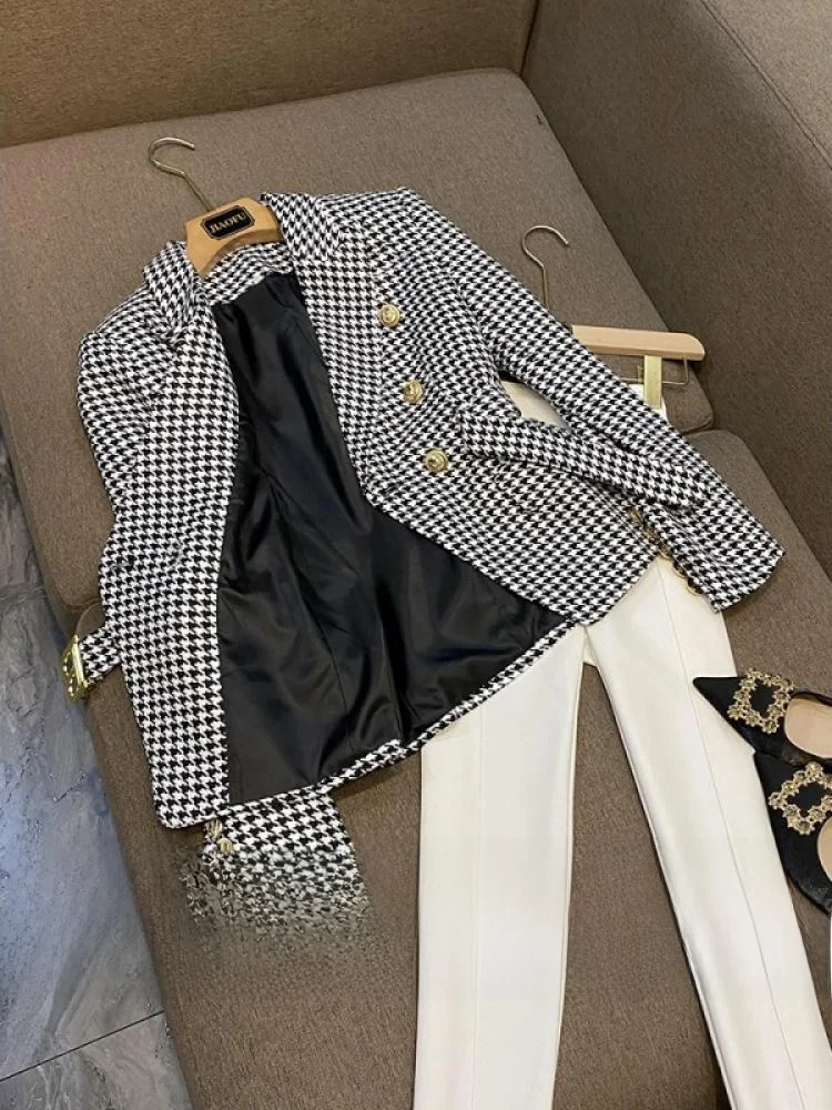 ชุดสูทผู้หญิงลายสก็อตคลาสสิก รุ่นใหม่ประจำฤดูหนาวปี 2025 กระดุมลายสิงโต สไตล์ลำลอง ทรงเข้ารูป แขนยาว เสื้อทรงทางการ