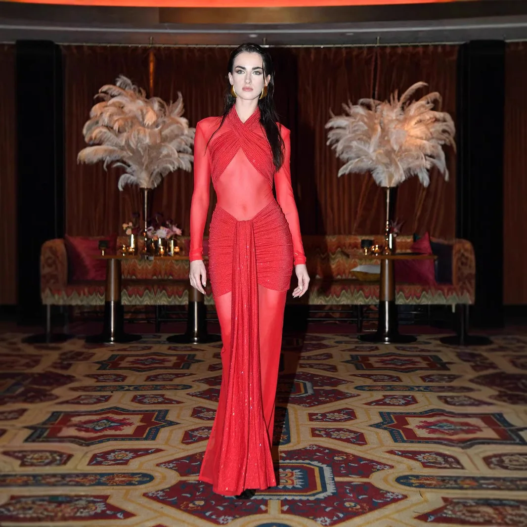 

Red sexy mesh perspective long-sleeved splicing heavy industry hot diamond dress Christmas New Year's Eve evening dress party se