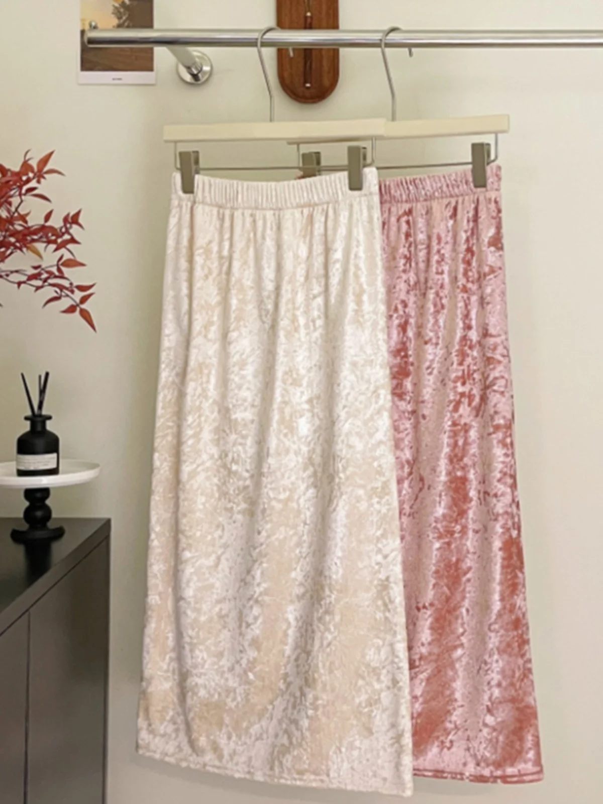 

High Waist Velvet f Skirt Women's Spring 2025 Elastic Slimming Midi Length Small Size A-Line Wrap Body Skirt Vintage Sle