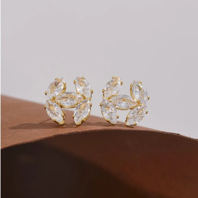 Fashion Shiny Cubic Zirconia Chic Letter Stud Earrings for Women 925 Silver Needle Allergy Prevention Exqusite Jewelry Gift