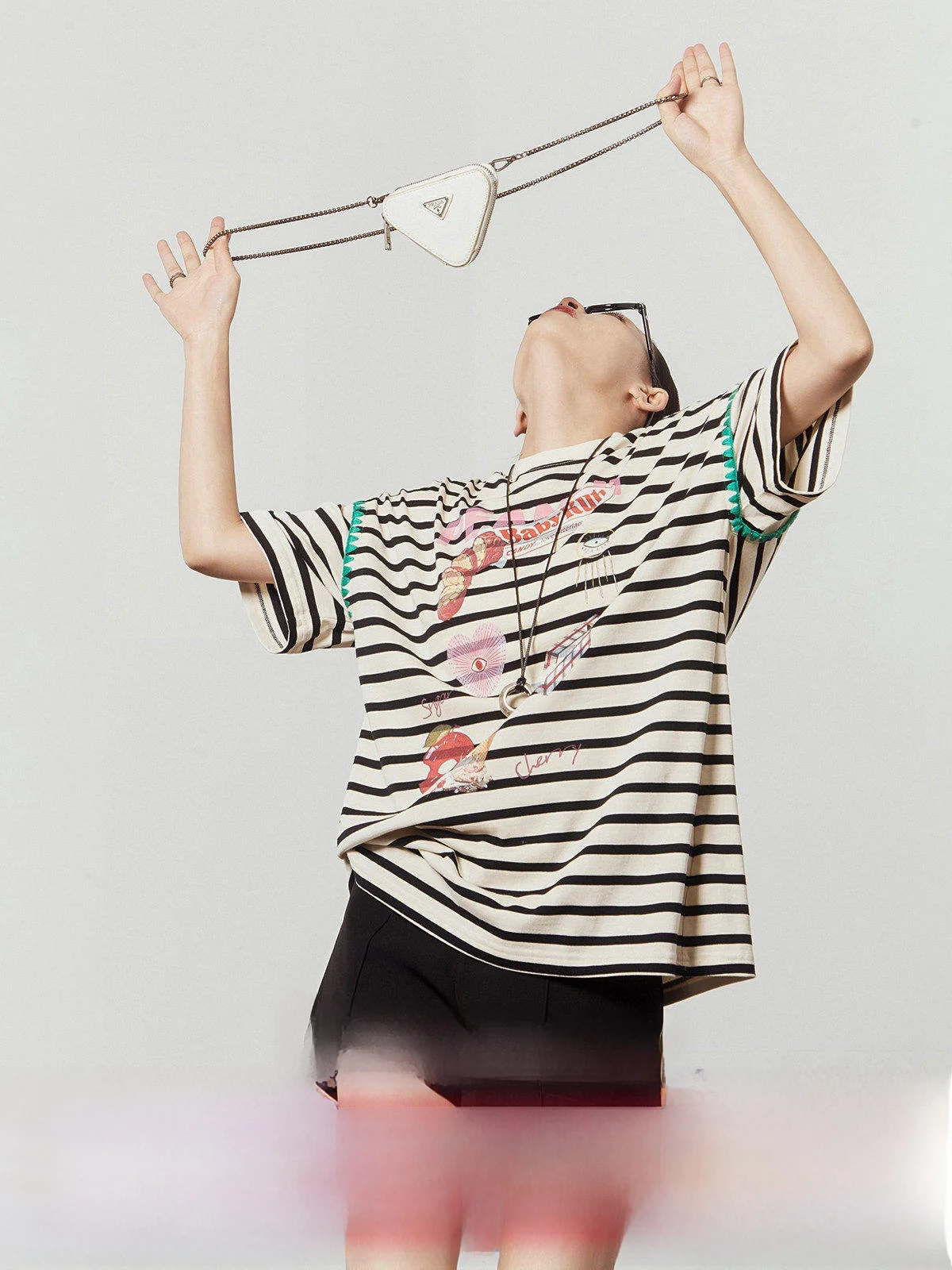 

Белая свободная футболка для женщин, летняя новинка, с мультяшным принтом, повседневный топ в полоску для девочек-подростков, влагоотводящий