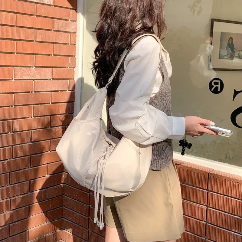 

Simple Casual Nylon Shoulder Bags For Women Korean Fashion Large Capacity Dumpling Bag Solid Commuting Underarm Bags 2024 New