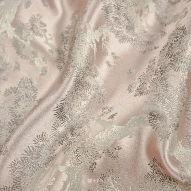 High-end custom-made new Chinese-style heavy industry light foundation ancient pine relief jacquard fabric Hanfu designer