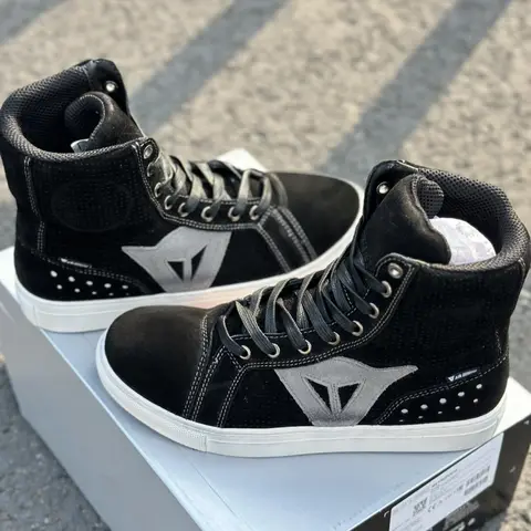 브랜드 스니커즈 논슬립 오토바이 부츠 앵클 부츠 사이클링 부츠 스포츠 캐주얼 신발 레이싱 보호 신발 브랜드 직판