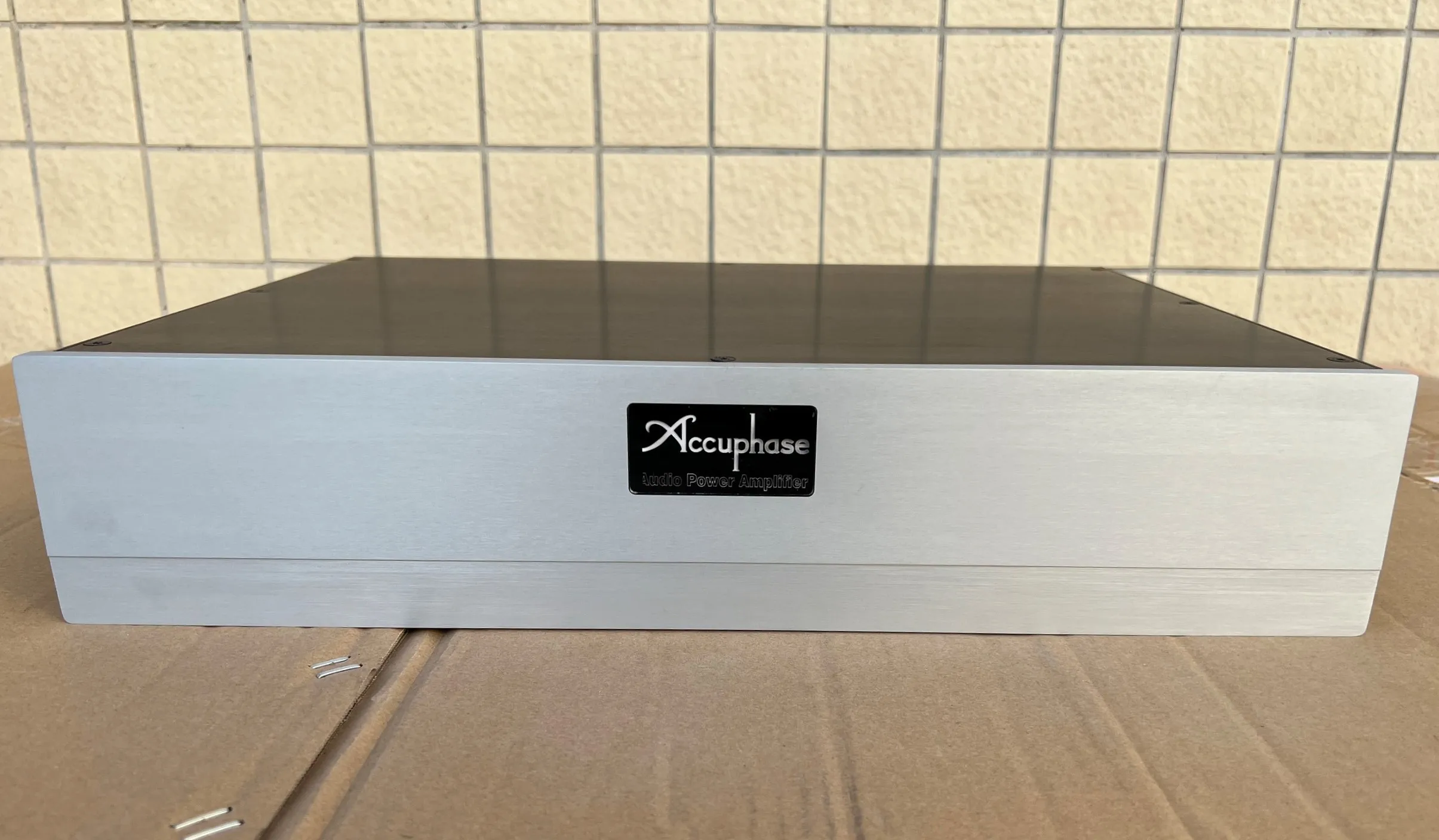 

Accuphase pre-stage all-aluminum power amplifier chassis, size: L435*W310*H90 MM