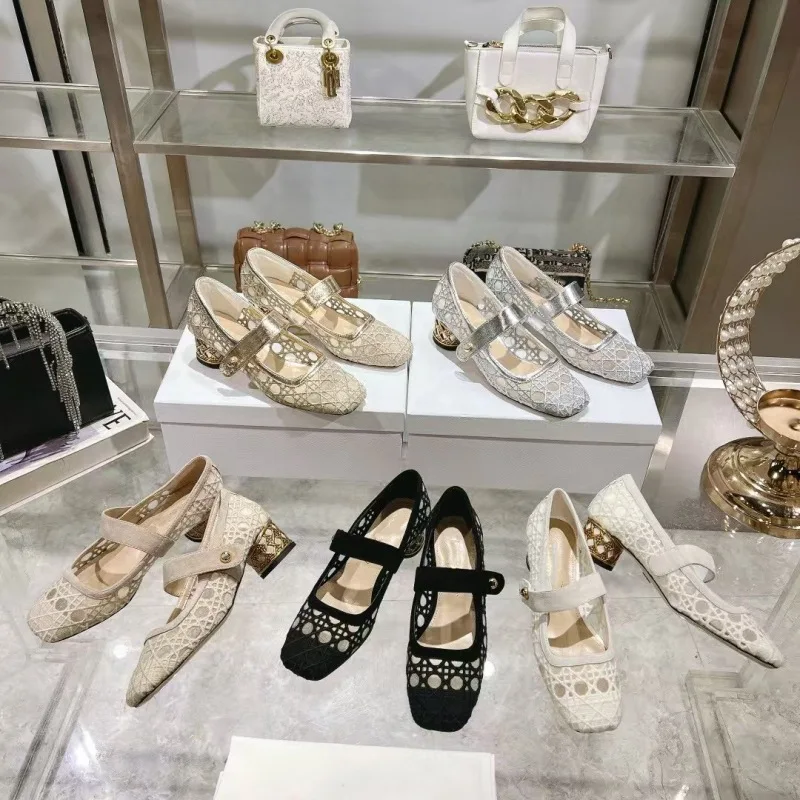 Square Headed Hollo… - image