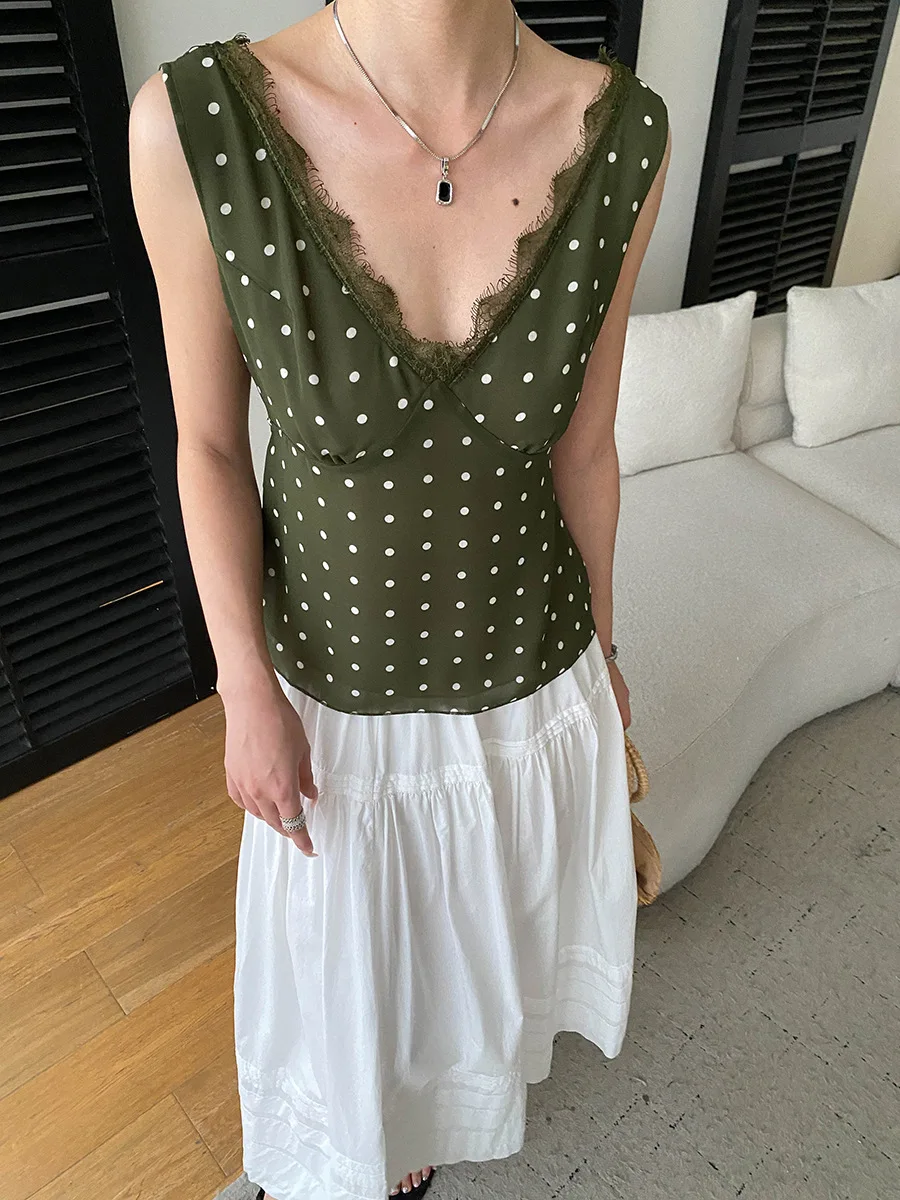Sommerliche Damen-Weste im lässigen französischen Retro-Stil mit gepunkteter Spitze, Patchwork und V-Ausschnitt, schlank machend und ärmellos. – Detail 12