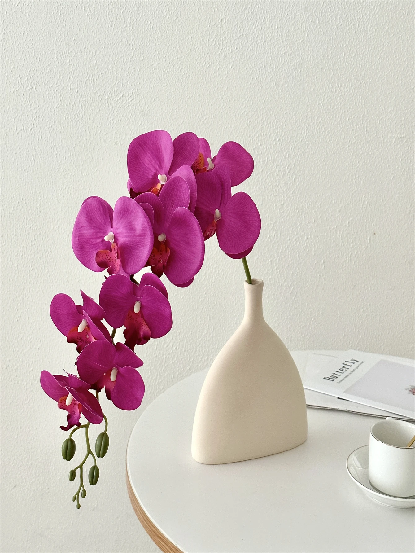 Phalaenopsis imitation flowers fake flowers arrangements High-end orchid flower arrangement The table was decorated with vases