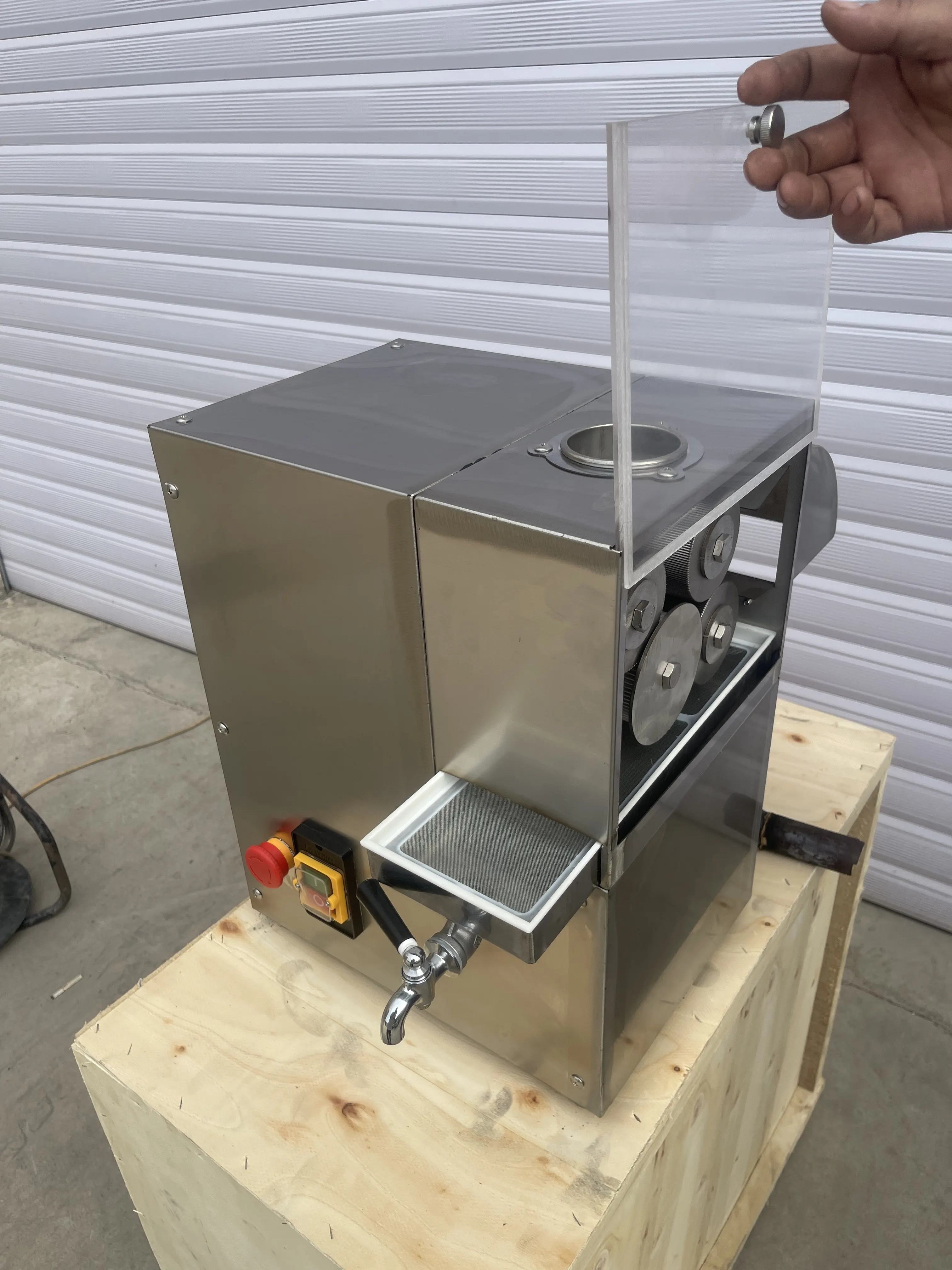 220V Electric 750W Sugarcane Extractor Street Beverage Equipment Desktop Commercial Sugarcane Machine Professional Sugarcane