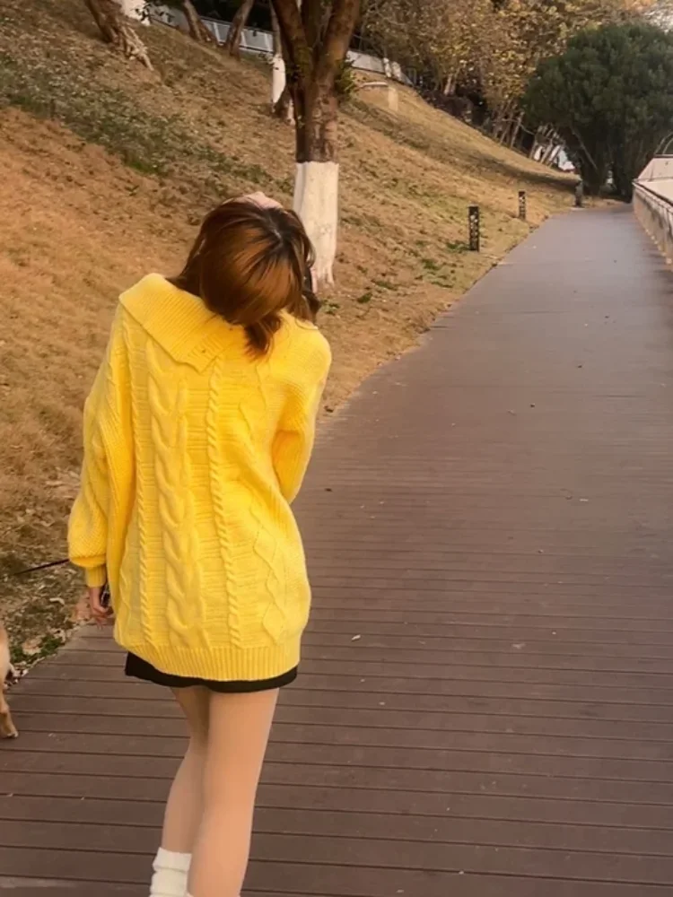 سترة نسائية حلوة وجميلة للخريف والشتاء منتج جديد بلوزة نسائية فضفاضة وسميكة مع طية صدر السترة