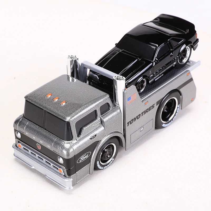Maisto 1:64 MUSCLE TRANSPORTS 1966 Ford C600 Flatbed/1993 Ford Mustang SVT Cobra Alloy Model Car view 2