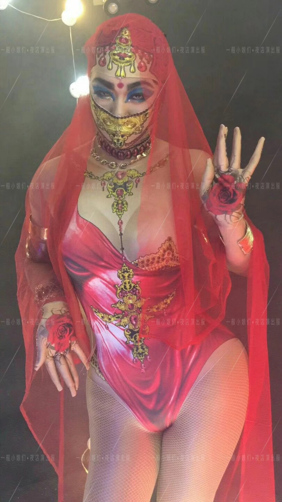 나이트 클럽 바 서양 지역 공주 스타일 인도 댄스, 가짜 노출 고기, 섹시한 낮은 가슴, 원피스 GogoDJ 공연