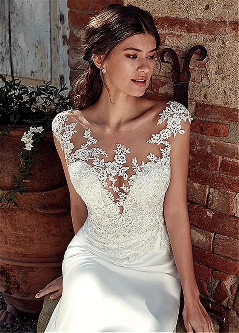 

Round-Neck, Short-Sleeve Wedding Dress with Lace Appliqués and Train — Elegant & Slim-Fitting, Button-Back Design, Bridal Gown,