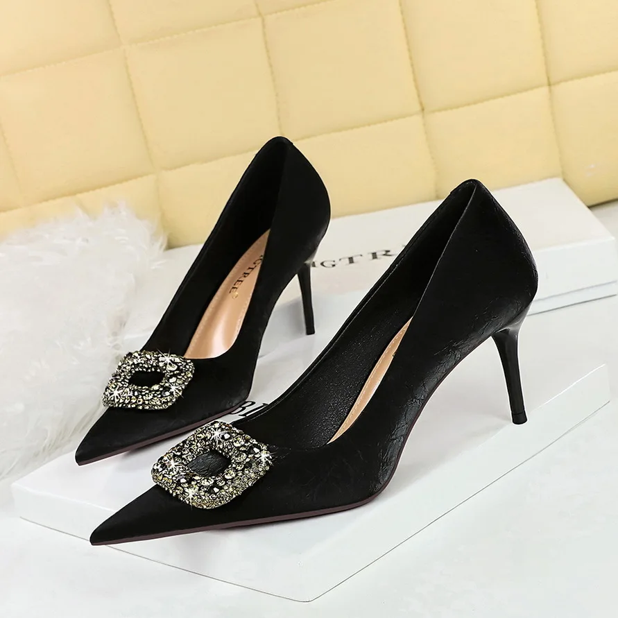 

Women Pumps Shoes Fashionable Banquet With Thin High Heels Shallow Mouth Pointed Water Diamond Metal Buckle Single For Shoese