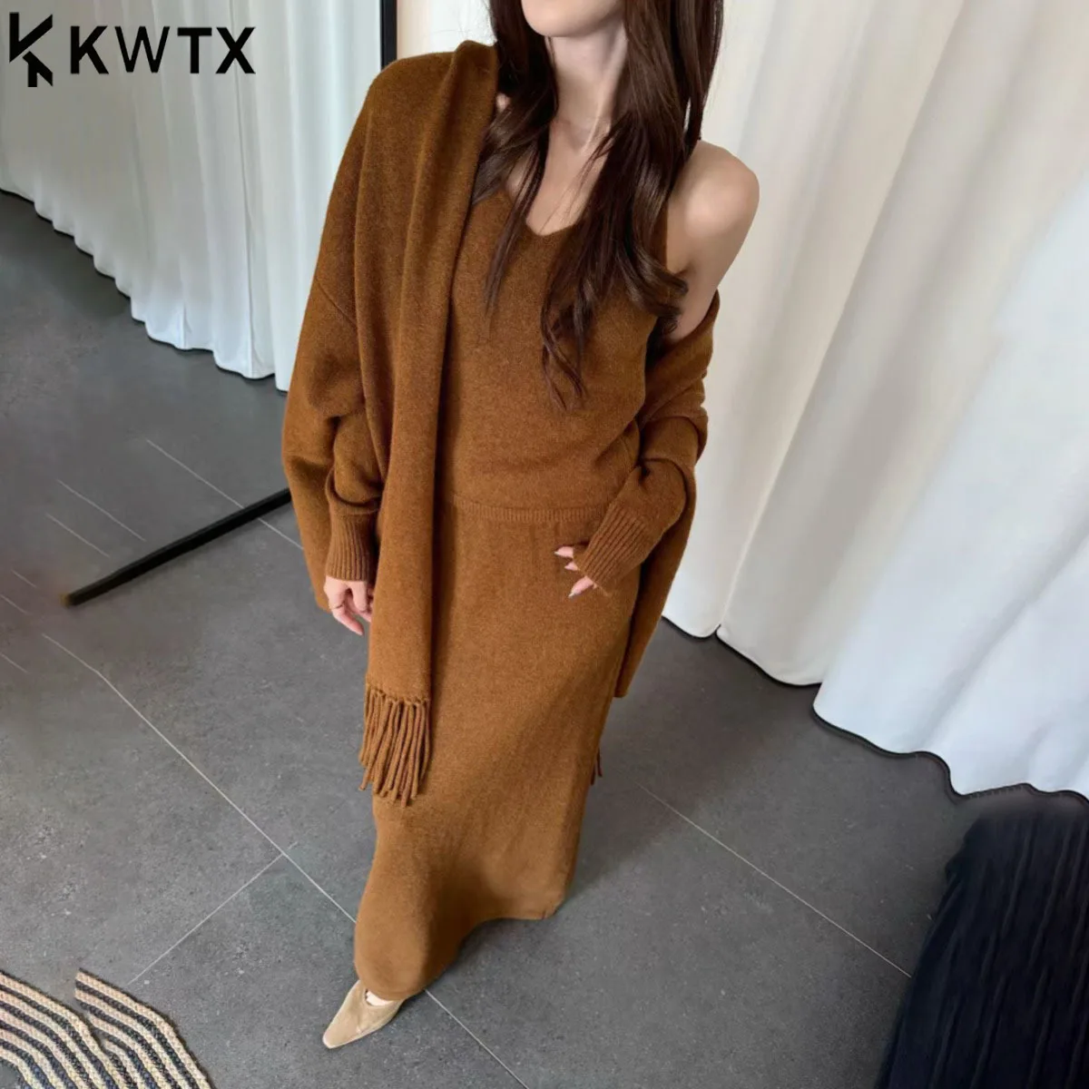 

KWTX 2025 Новый женский комплект из трех трикотажных платьев с бахромой, пончо, майка, юбка, сплошной цвет, элегантный, удобный, осень-зима, удобный