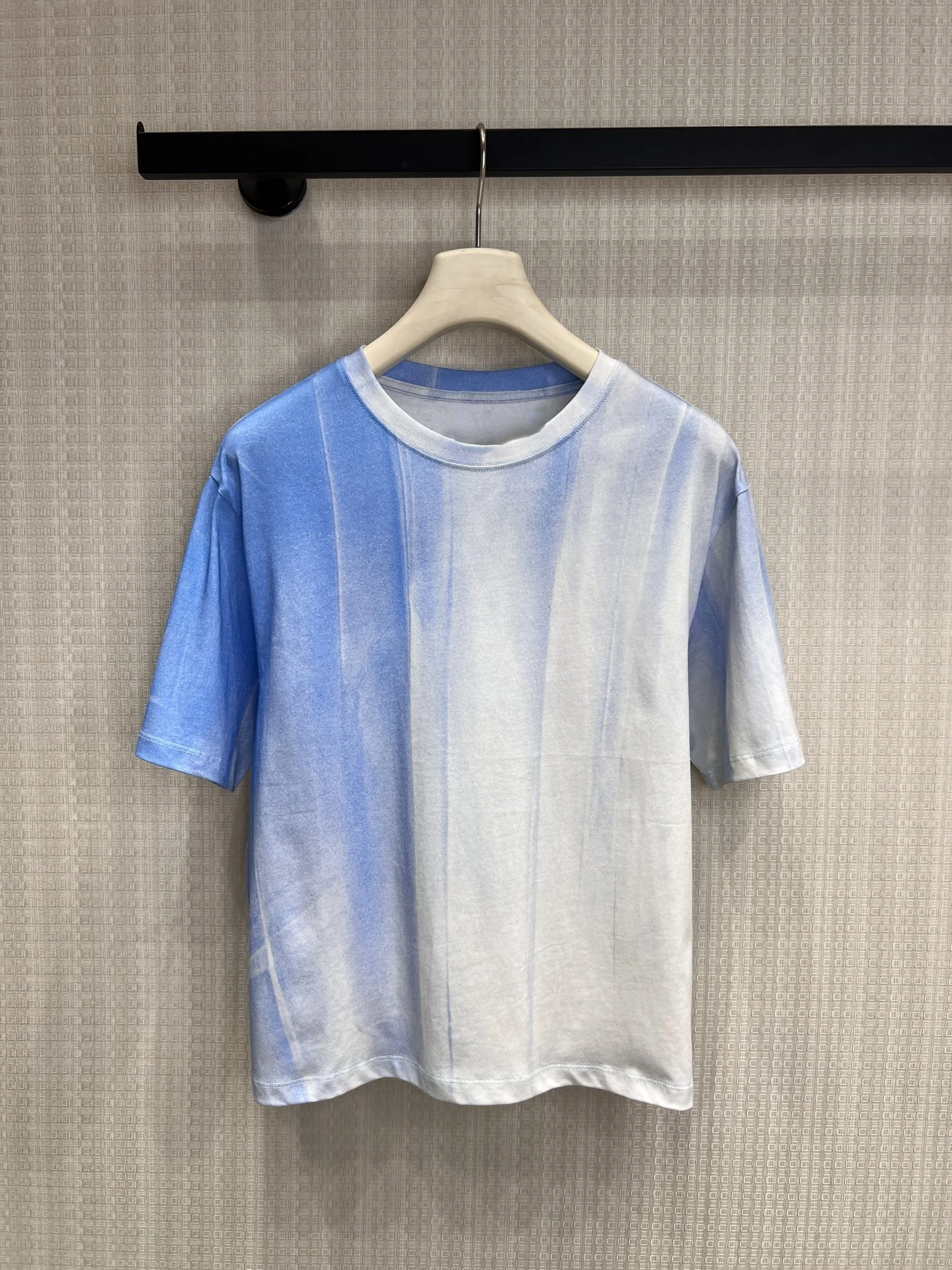 

Women's Loose Fit Gradient Color round Neck Short Sleeve T-Shirt Blue White Ombre Style Casual Comfortable Fashionable Summer...