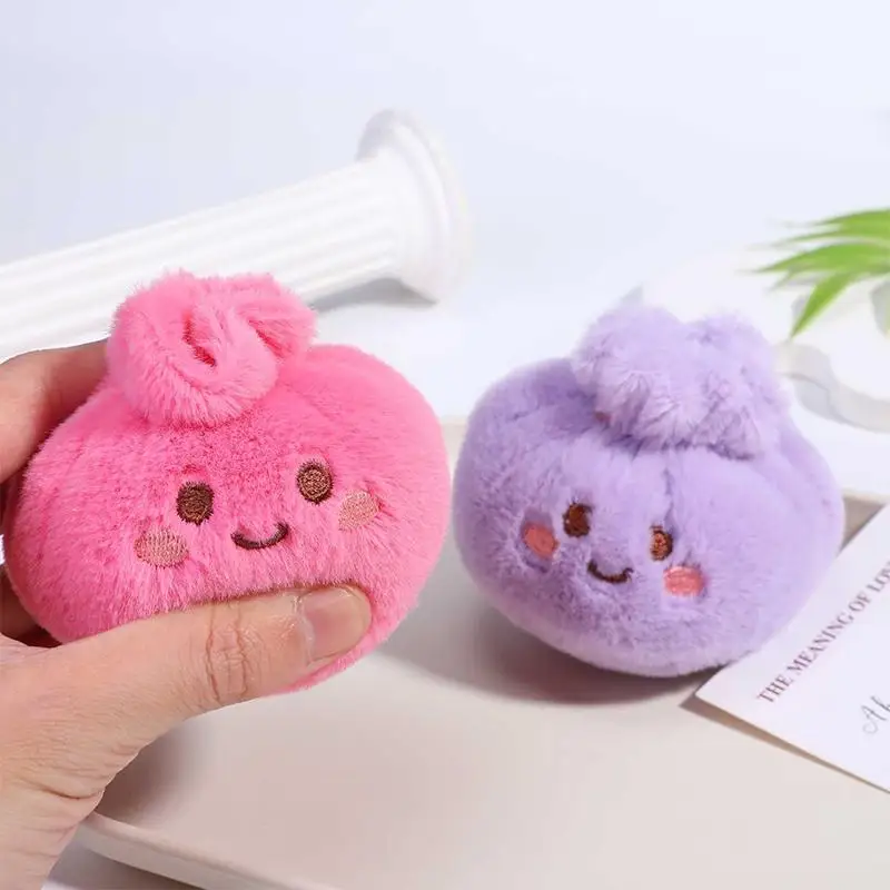 Simulierter Plüsch-Dampfbrötchen-Fidget-Schlüsselanhänger, weich, für Büro, Stressabbau, Quetsch-Anhänger, Angstlinderung, lustiges Geschenk – Detail 4