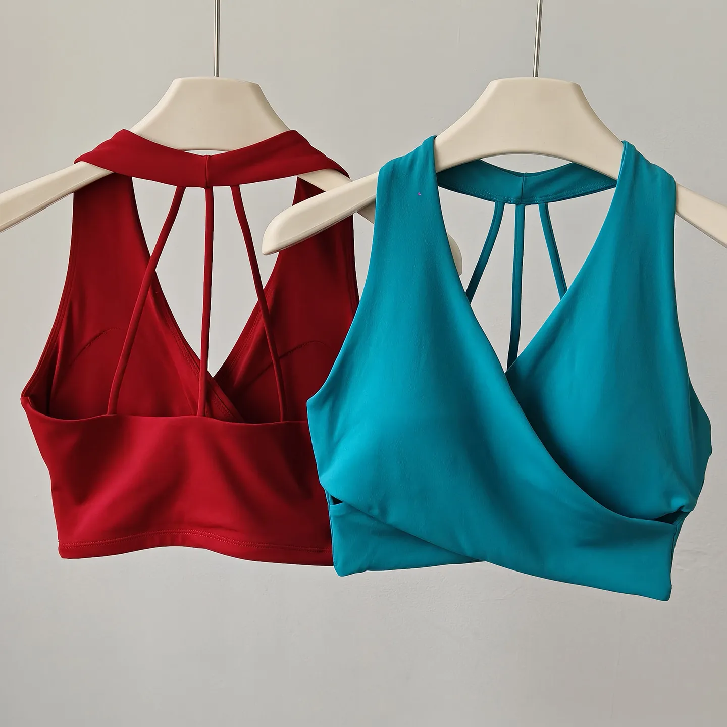 All-in-One Cross-V-Ausschnitt Sport-BH, Pilates-Oberteil, Trainings-BH, schnelltrocknend, sexy Rücken, Fitness-Yoga-Weste, Sportbekleidung – Detail 2