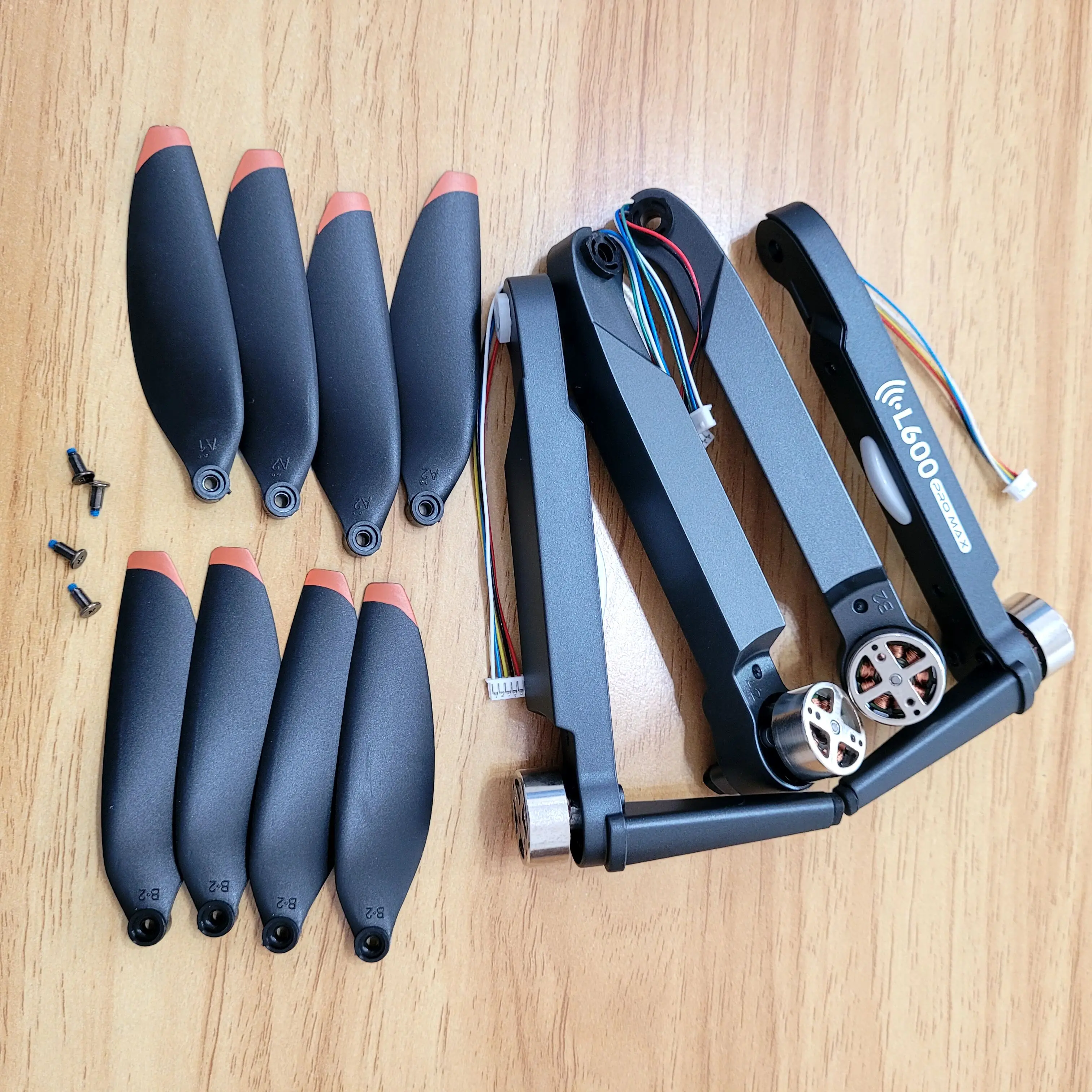 

L600 PRO MAX GPS Комплект запасных частей для дрона Полный комплект рычагов двигателя Передний задний рычаг с двигателем и 8 шт. Аксессуар для лопастей пропеллера