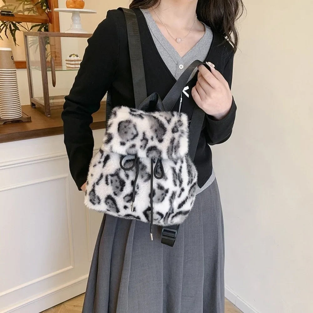 Fashion Drawstring Faux Fur Backpack Large Capacity Adjustable Leopard Print Daypack Lightweight Furry Knapsack Shopping