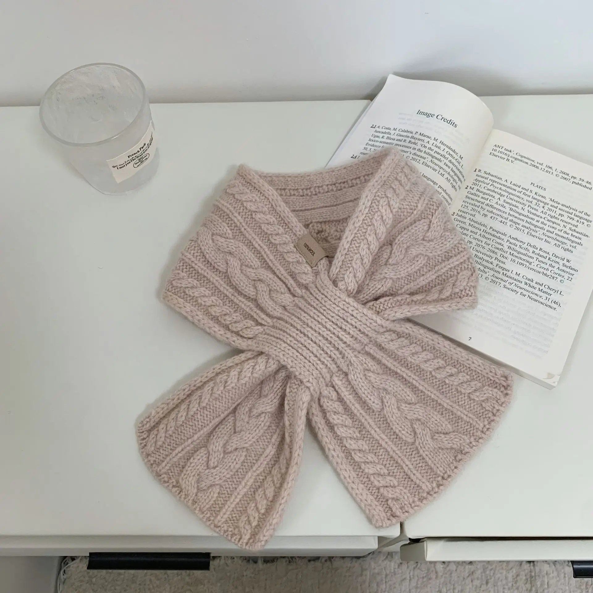 وشاح صغير أحمر من الصوف الخالص بنسبة 100% للنساء للشتاء وواقي للرقبة وشاح قصير كسول متقاطع