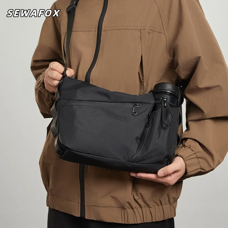 

Casual Unisex Sling Bag Water Resistant Moon Shaped Crossbody Pack for Hiking Camping Daily Use