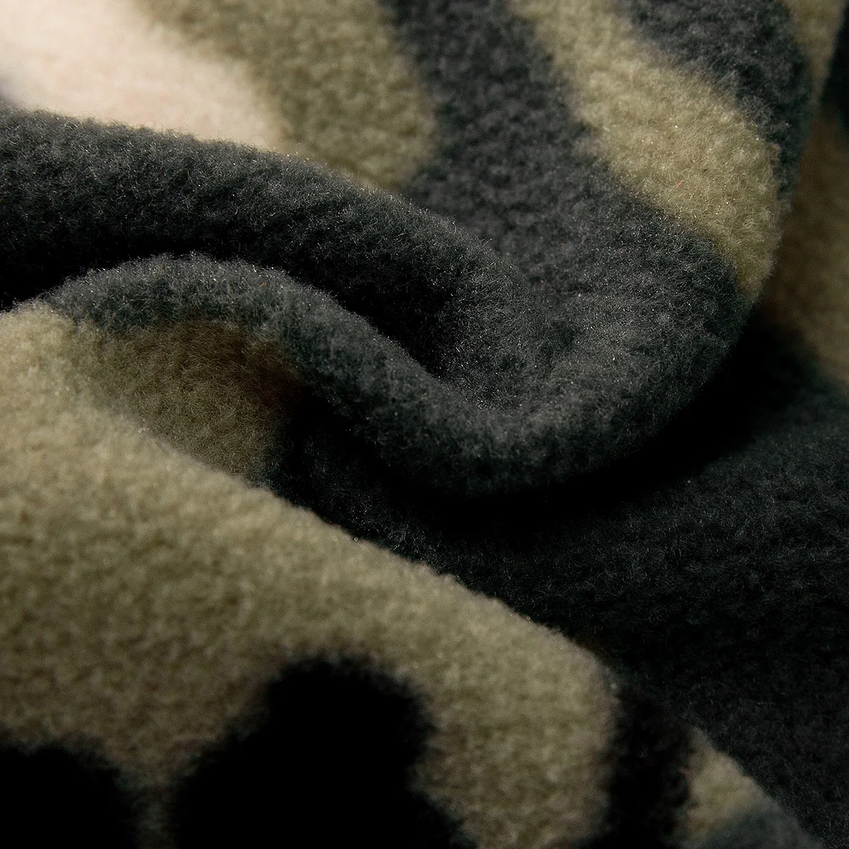 Tarnmuster-Hundehoodie mit D-Ring, warme Fleece-Hundekleidung für kleine und mittelgroße Hunde, Winter-Sweatshirt für Französische Bulldoggen und Mopsen. – Detail 5