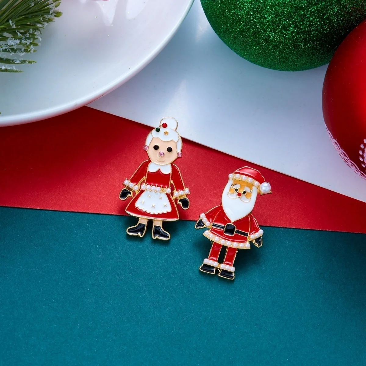 Kreative asymmetrische Ohrstecker mit Weihnachtsmann und Weihnachtsfrau mit langen Beinen für Damen, Imitationsperlen, Weihnachtsfiguren-Ohrringe, Schmuck – Detail 23