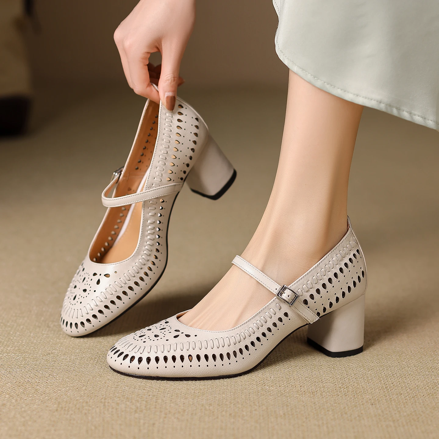 

Handmade Genuine Leather Women Sandals Breathable Mesh Openwork Daily Dress Womens Shoes Round Toe Summer High Heels