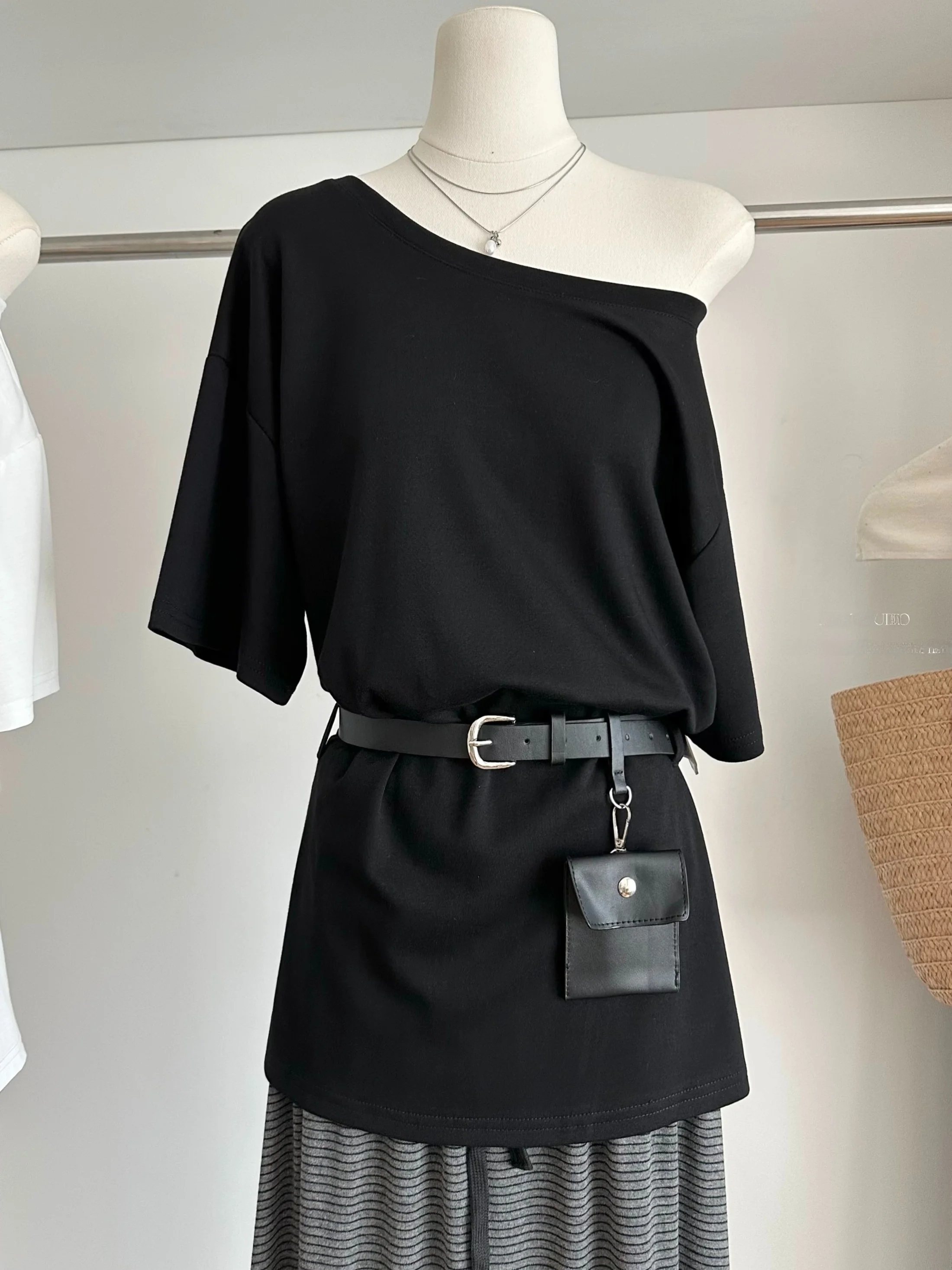 

Повседневная свободная футболка-топ с диагональными плечами и драпированной юбкой в полоску с высокой талией, женский ансамбль Faion, лето 2025 г.