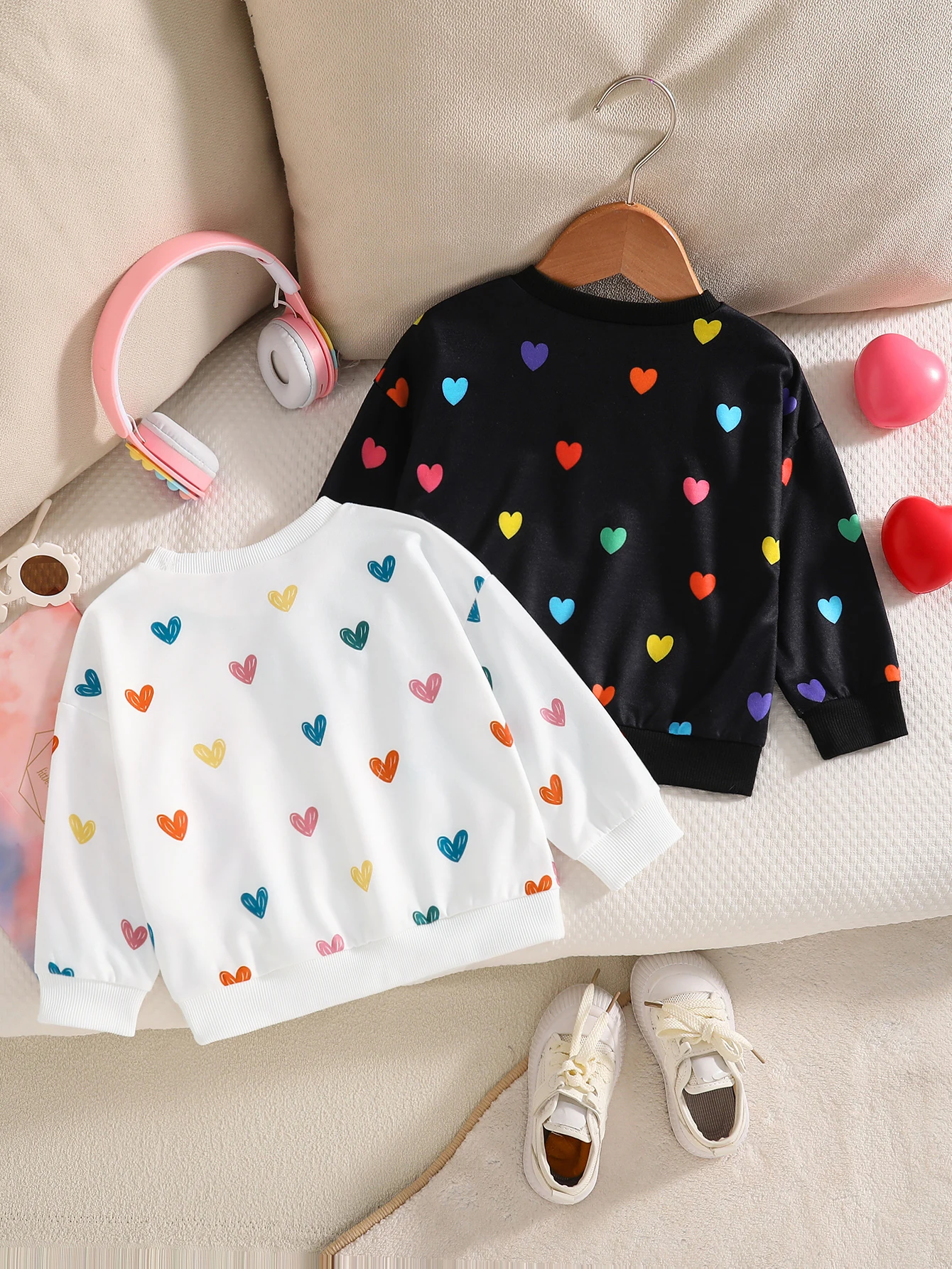 2-Pack Spring and Autumn Baby Girl Colorful Heart Print Casual Sweatshirt Outdoor Street Style Round Neck T-Shirt Cute Casual Top for Baby Girls Newborn Children's Sports T-Shirt Pullover Long Sleeve Comfortable Autumn and Winter Style Suitable for Outdoor Daily Wear Casual Parties Birthday Gift for 0-1-2-3 Years Old 6-9 Months