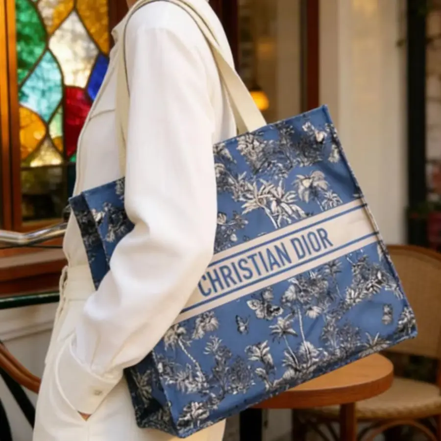 Dior’s bag Luxury Custom Blue Handheld Tote Bag With Makeup Organizer Multi-purpose Shopping Cosmetic Bag Set Ideal Holiday Gift view 5