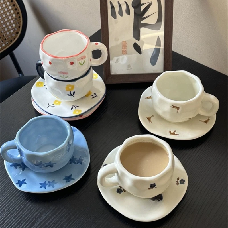 Japanischer Retro-Stil, Keramik-Kaffeetassen und Teller, handbemalte unregelmäßige Tassen und Teller, hochwertige Dessert-Tassen und Teller