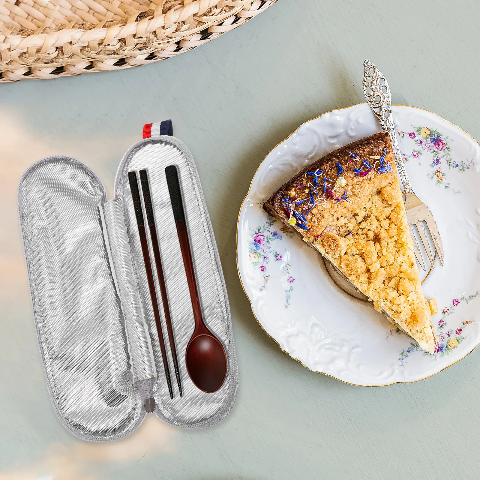 

2Pcs Waterproof Flatware Storage Bag Felt Cloth Knives Forks Straws Storage Portable Lightweight Tableware Pouch for Outdoor