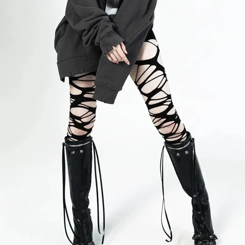 بانك قوطي جوفاء من جوارب طويلة للنساء ، جوارب مرنة نحيفة ، ثقوب ممزقة ، حفلة ملهى ليلي في الهلع ، فتاة مثيرة ، شخصية