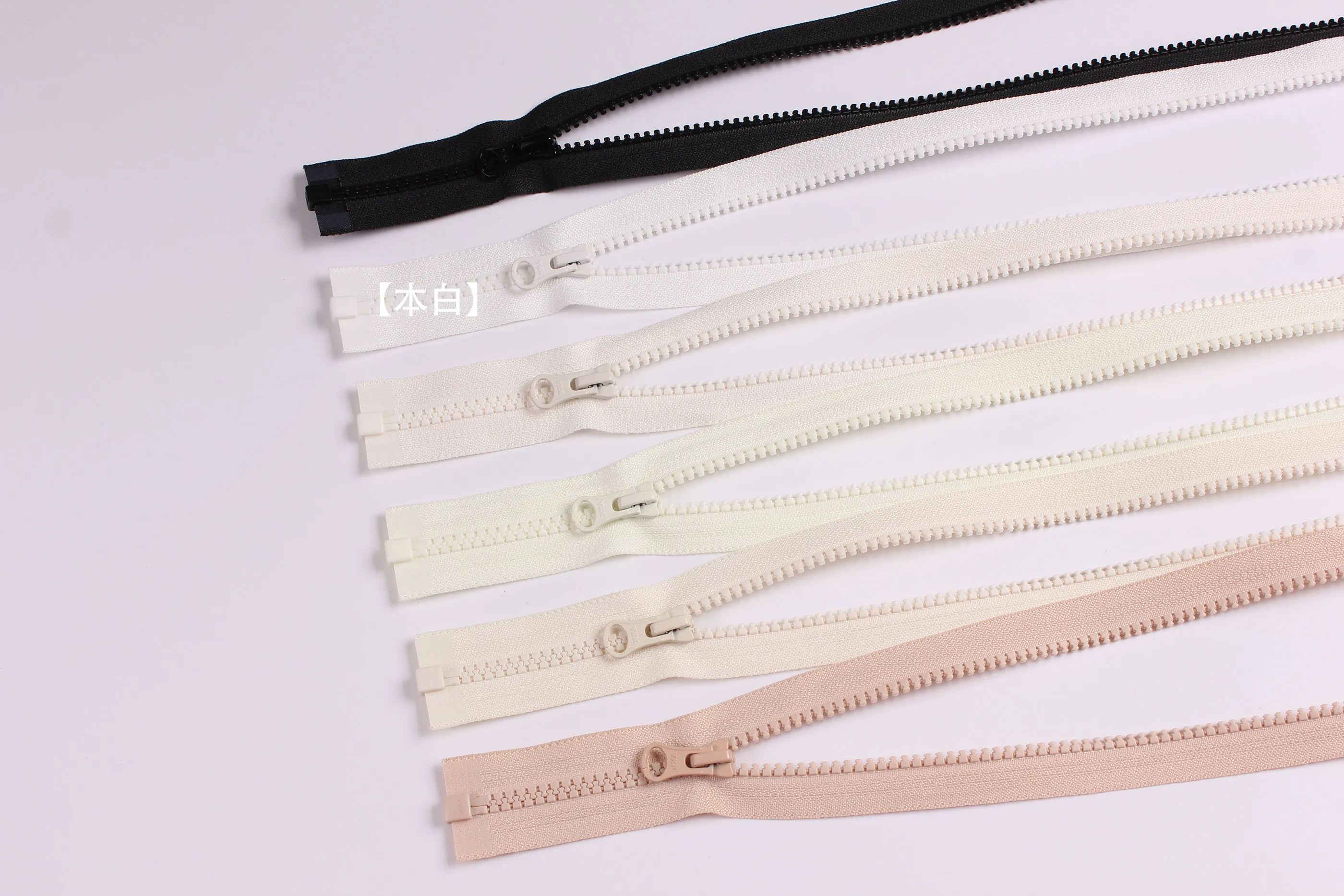 YKK-Reißverschluss Nr. 5 Harz-Gummi-Zahnöffnung, Reißverschluss am Schaf, dicke Schuljacke, Daunenbaumwolle, Echt – Detail 3