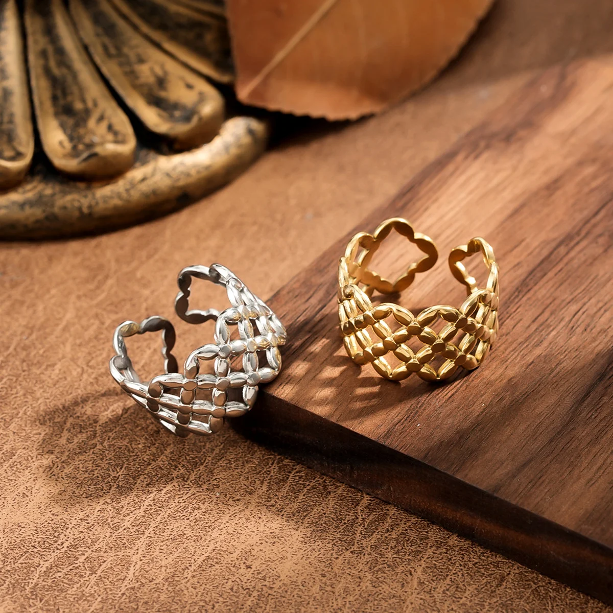 

Light luxury four-leaf clover stacked stainless steel ring, waterproof and non-fading heavy metal, with adjustable finger ring